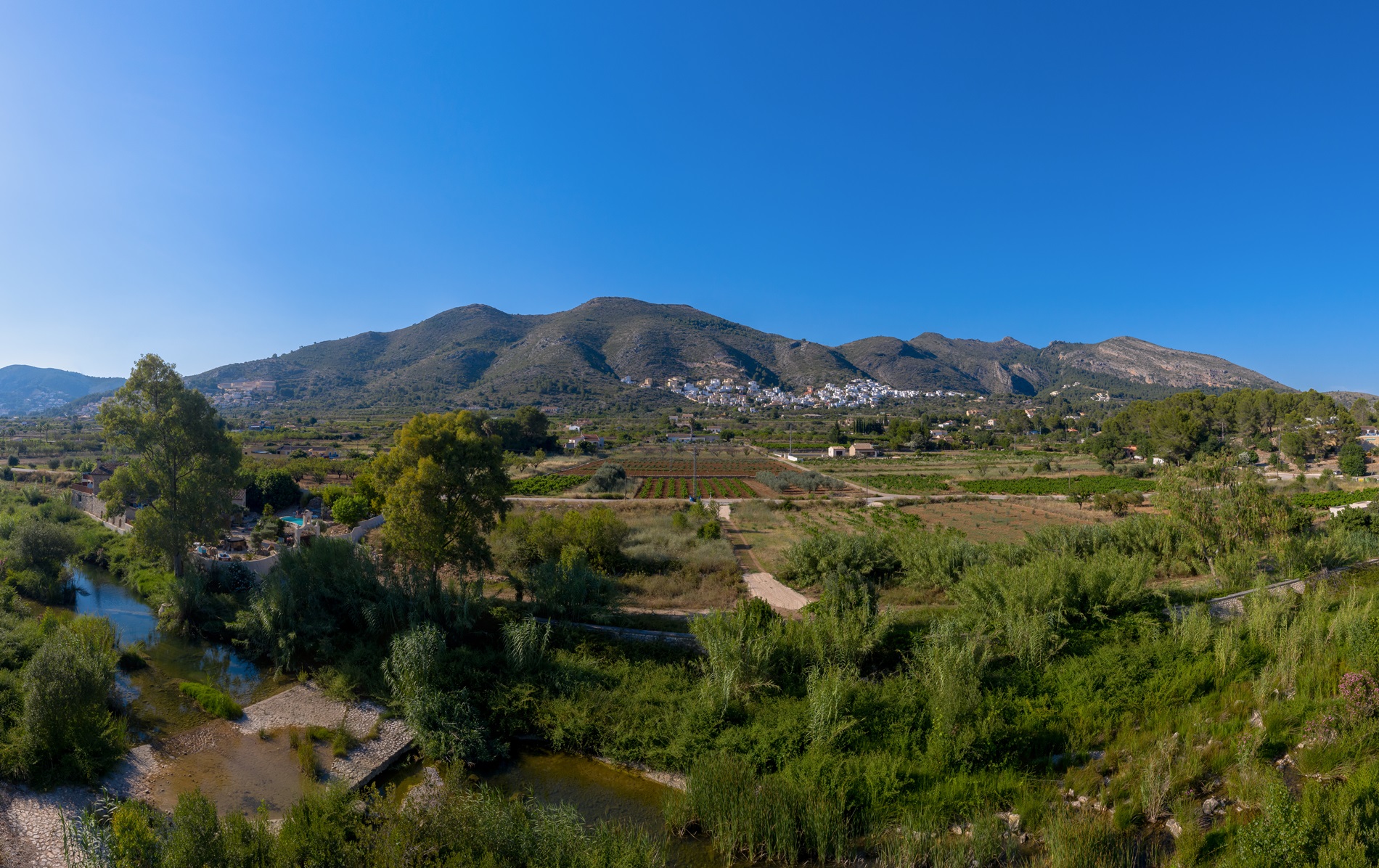 <p>Jalon Valley</p>