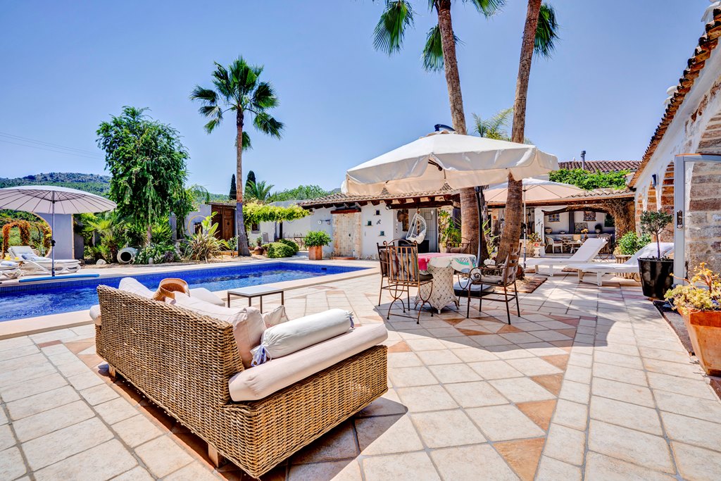 <p>Exclusive Properties</p>