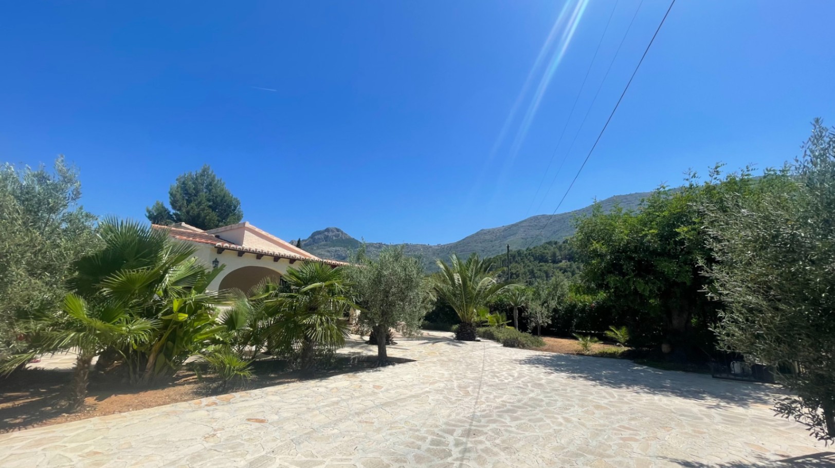 For sale in Parcent: Villa on a flat plot of 1346m2