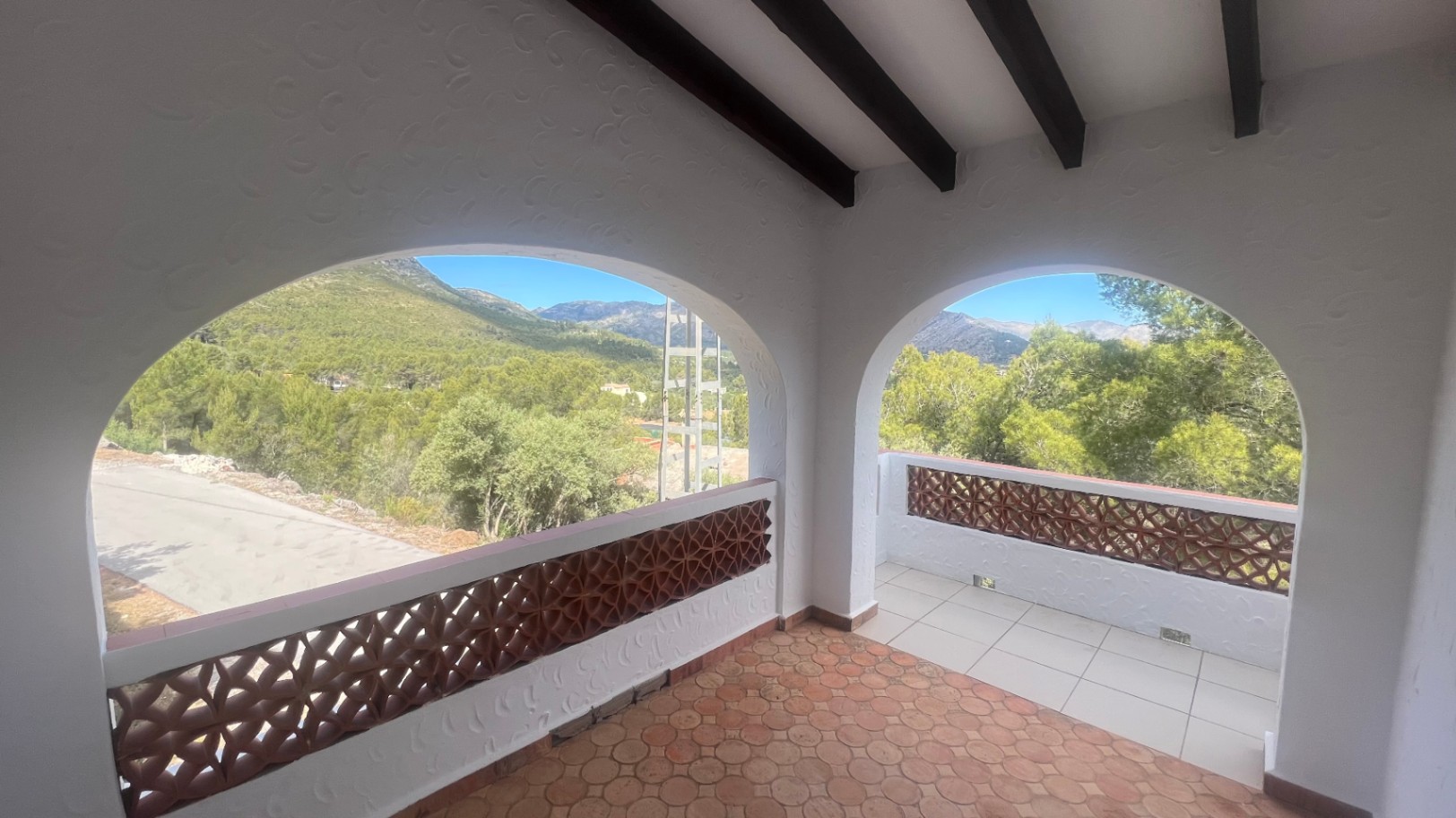 For sale in Parcent: private villa with open views