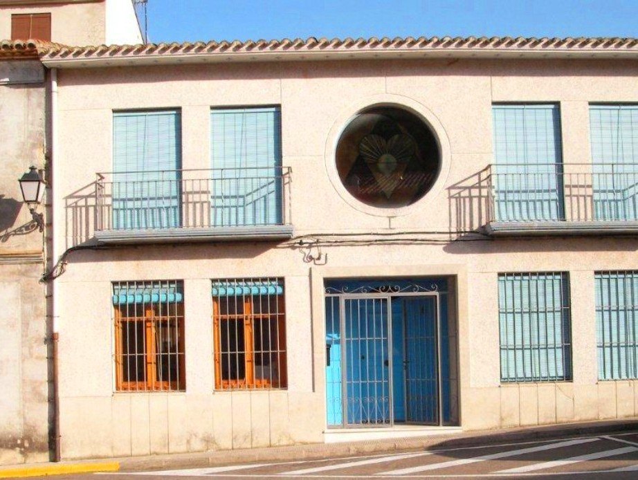 A beautifully restored town house with swimming pool